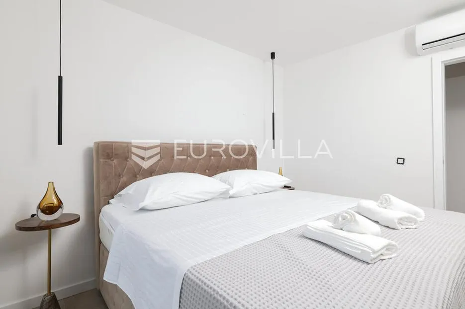 zadar, maslenica, luksuzna vila s bazenom i neometanim pogledom na more 254 m² - slika 27