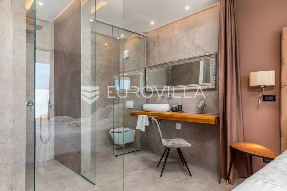istra, okolica pule, novogradnja vrhunska villa s bazenom 460 m do mora - slika 22