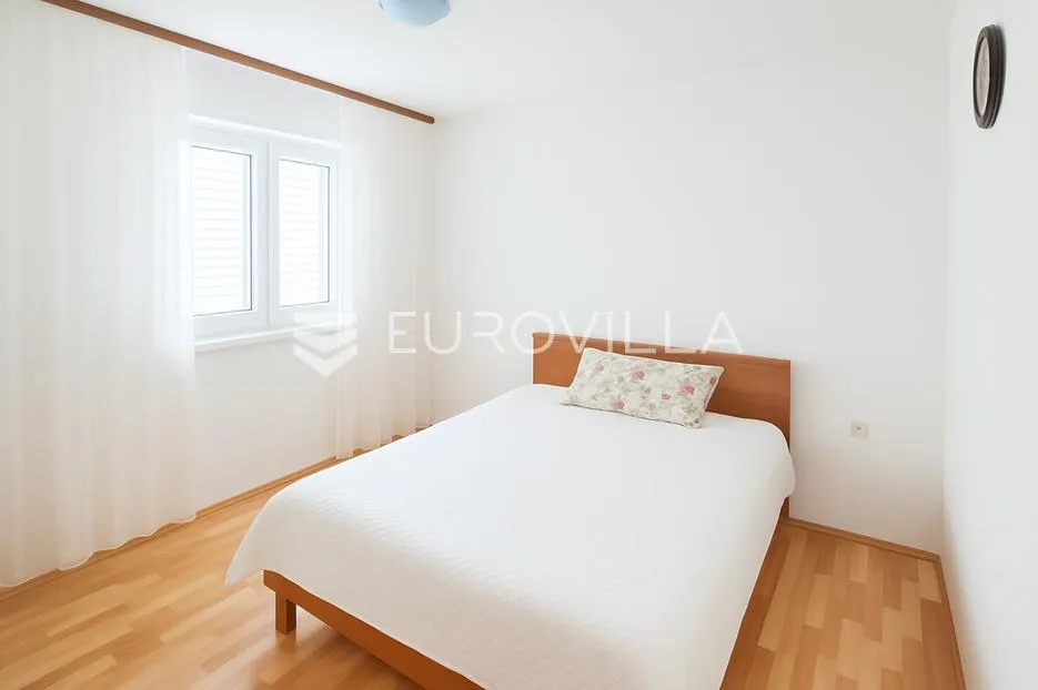 kaštel stari, trosoban stan površine 81.88 m² i poslovni prostor površine 32.65 m² - slika 5