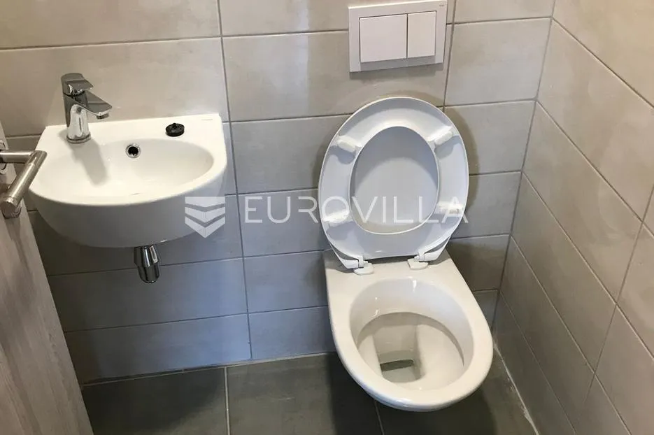 zagreb, amruševa, šesterosoban stan površine 129 m² - slika 18