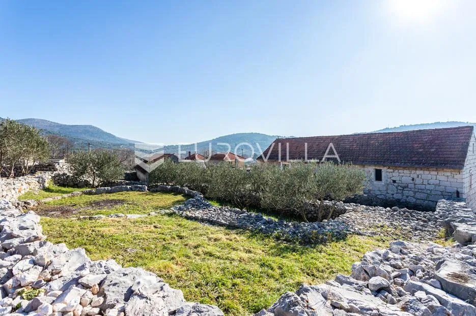 trogir - autohtono dalmatinsko imanje - slika 1