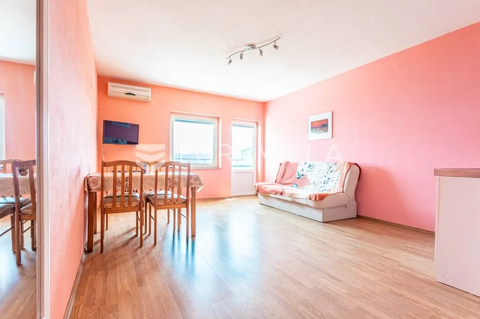 omiška rivijera- lokva rogoznica, apartmanska kuća s 8 stanova, udaljena 300 m od mora. - slika 5