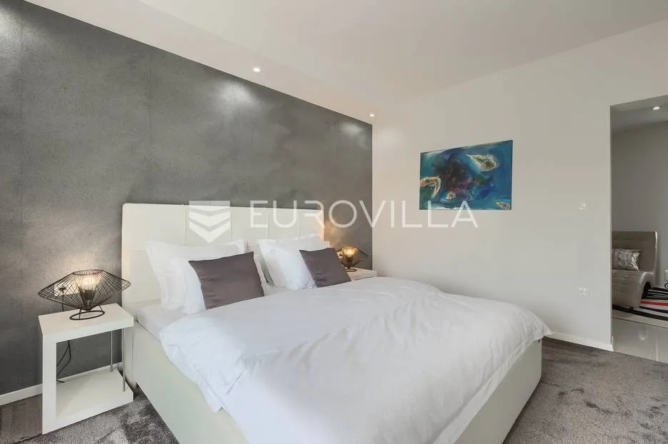 rovinj, rovinjsko selo, prekrasna villa s wellnessom i bazenom, 224 m² - slika 77