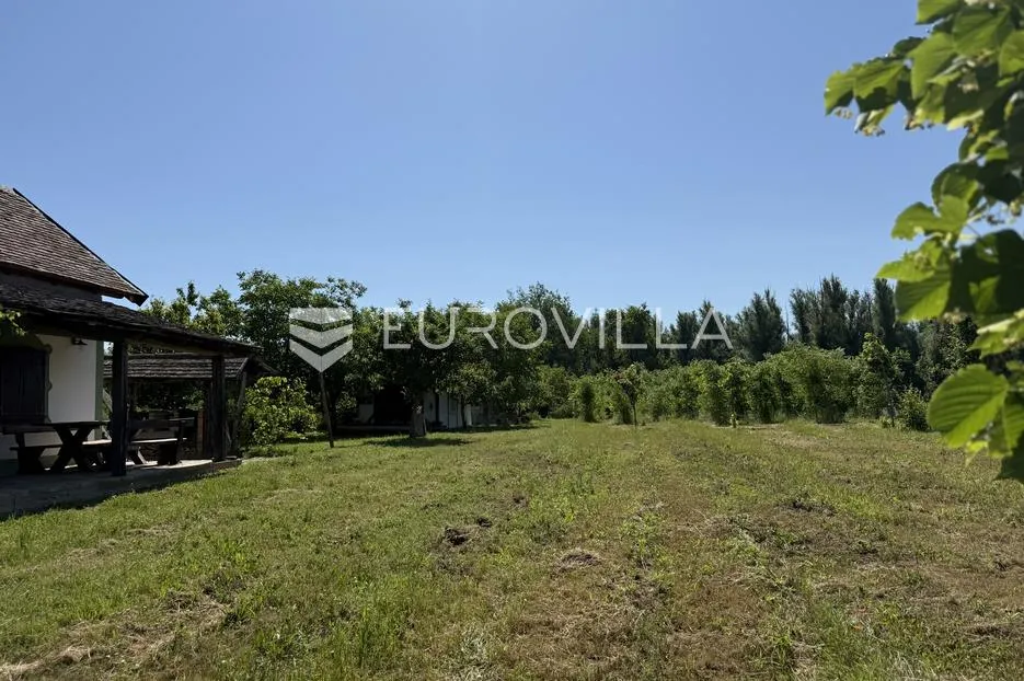 osijek, bilje, prodaje se uređena kuća u rustikalnom stilu na parceli od 25.000 m² - slika 15