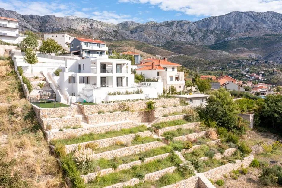 split, žrnovnica, moderna vila s bazenom i panoramskim pogledom smještena na zemljištu od 3740 m² - slika 3