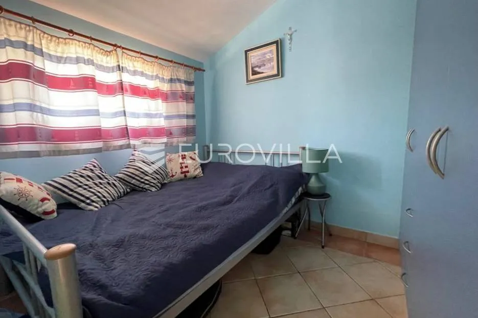 sveti filip i jakov, odličan apartman prvi red do mora - slika 14