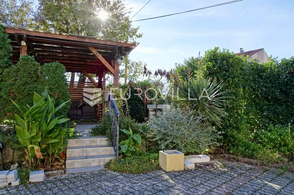 krk, malinska, kompletno namješten studio apartman površine 36.27 m², okućnica 77 m² - slika 7