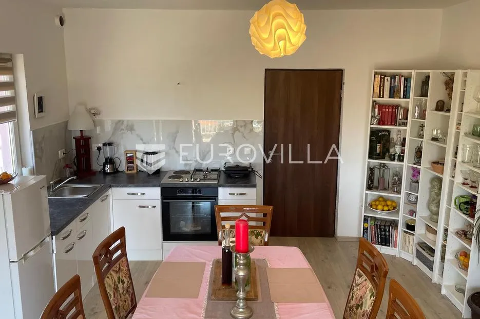 otok korčula, lumbarda, dvoetažni stan površine 127 m², 2 red uz more - slika 8