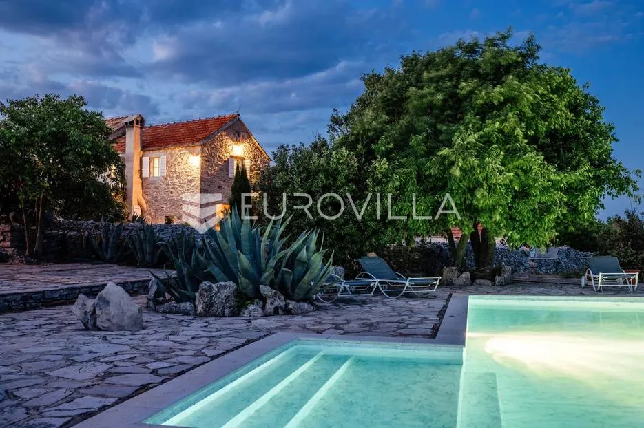 otok hvar, jedinstveno imanje na izuzetnoj lokaciji - slika 2