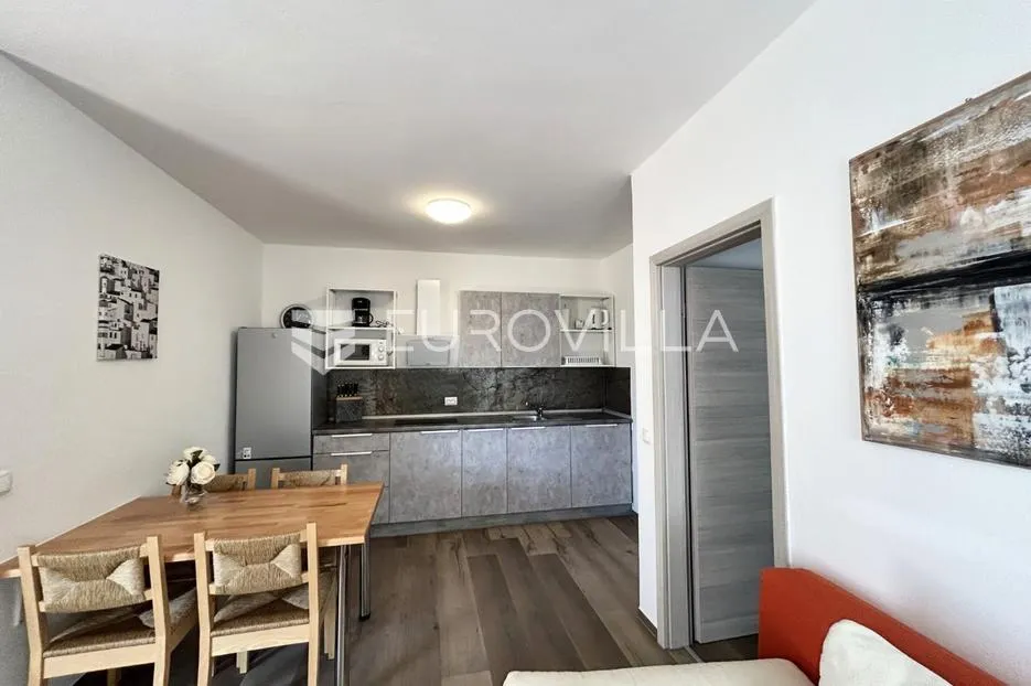 vir, atraktivna apartmanska kuća s 4 stambene jedinice udaljene 150 m od plaže - slika 28