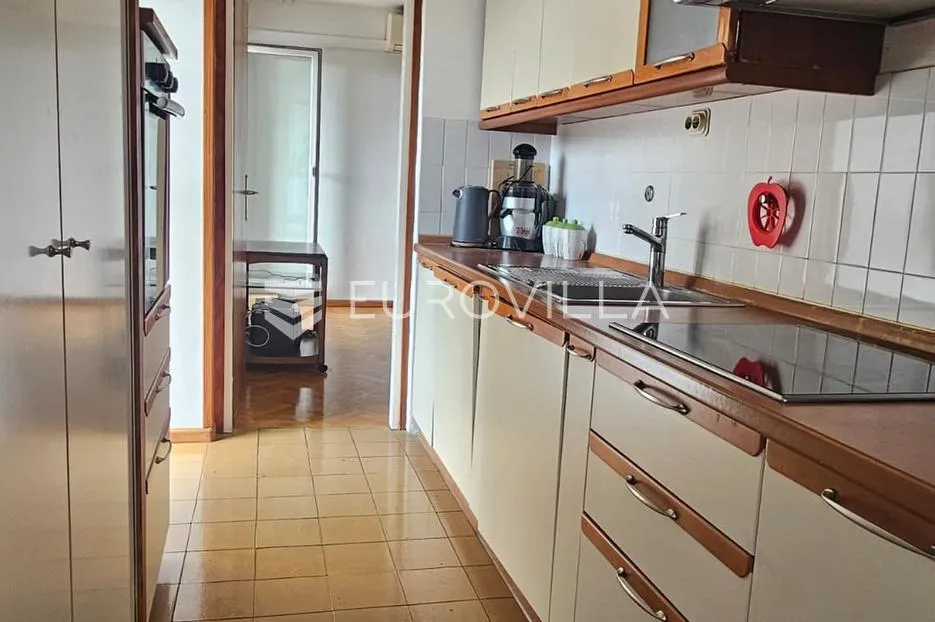 split, žnjan komforan trosoban stan od 99,8 m² južne orijentacije s pogledom na more - slika 8