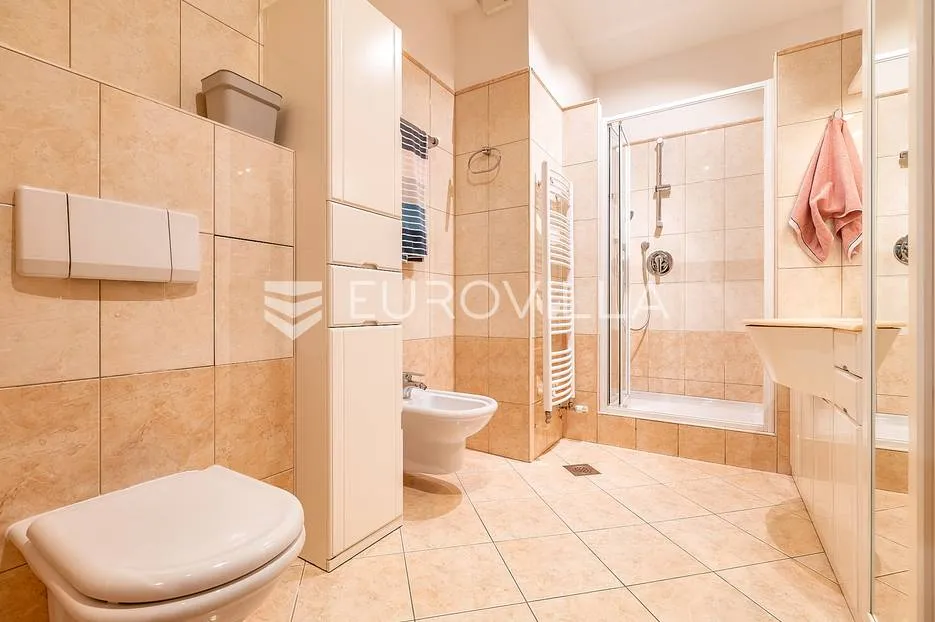 zagreb, centar, trosoban stan 80 m² s loggiom - slika 9
