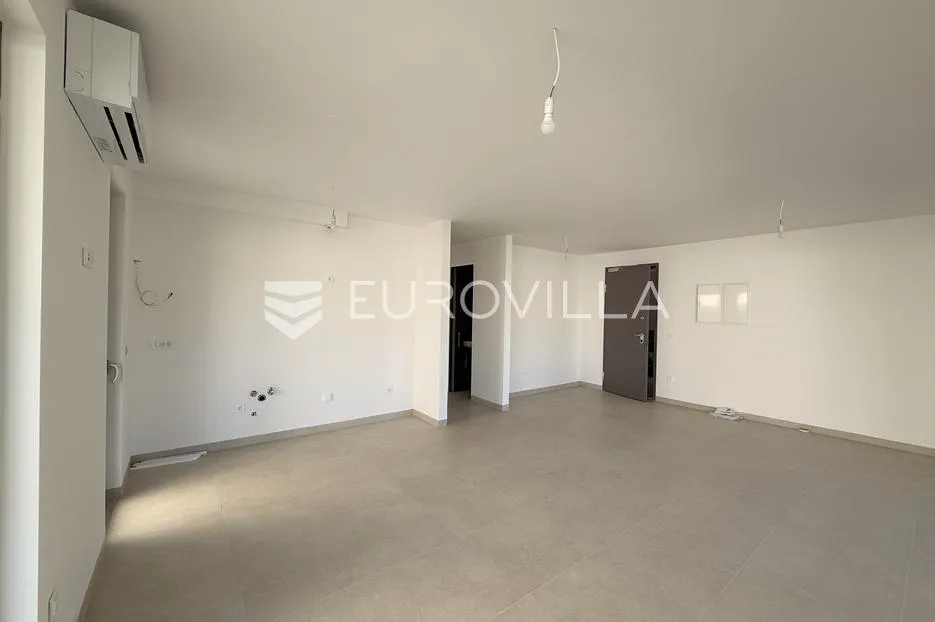zadar, diklo, luksuzan trosoban stan 124,27 m² na super lokaciji s vrtom - slika 8