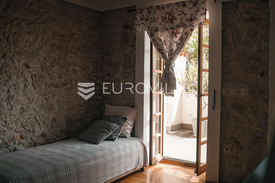 mali lošinj, susak, dvojna tradicionalna kamena kuća 159 m² - slika 7