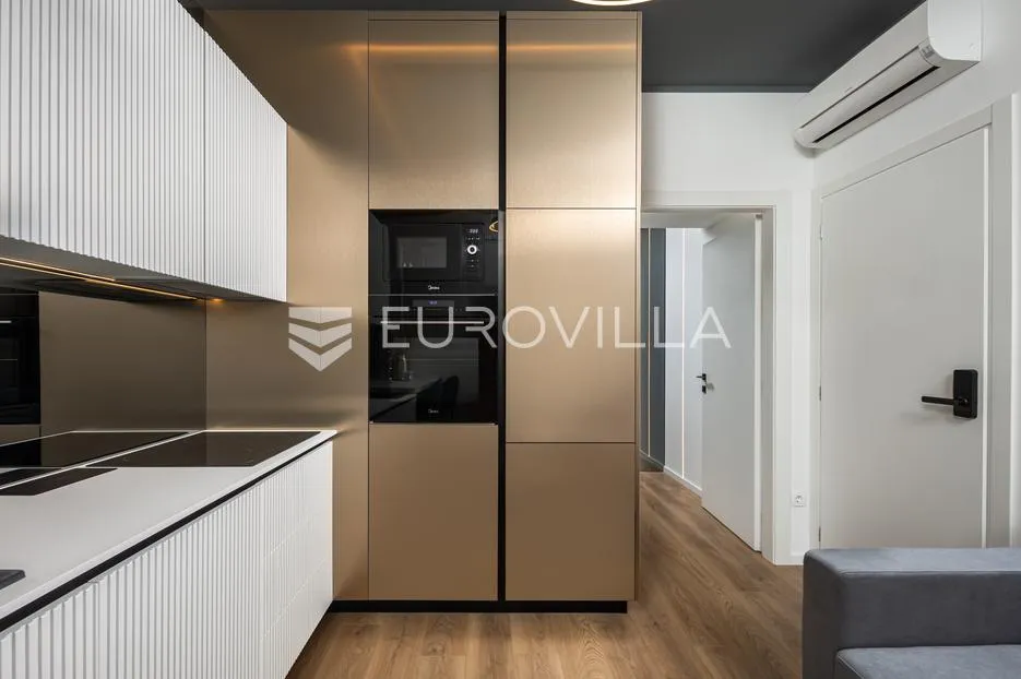 rijeka, centar, novouređen luksuzan stan nkp 105 m2 s tri apartmana - slika 22
