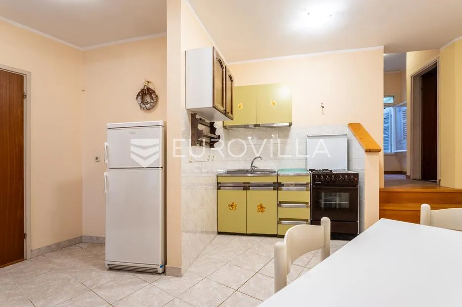 vodice, dvosoban stan na 1. katu i poslovni prostor u prizemlju, 165,52 m² - slika 5
