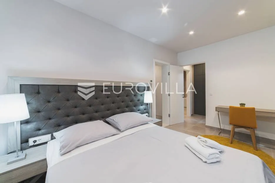 trogir, luksuzna vila s bazenom, nkp 368 m2 - slika 42