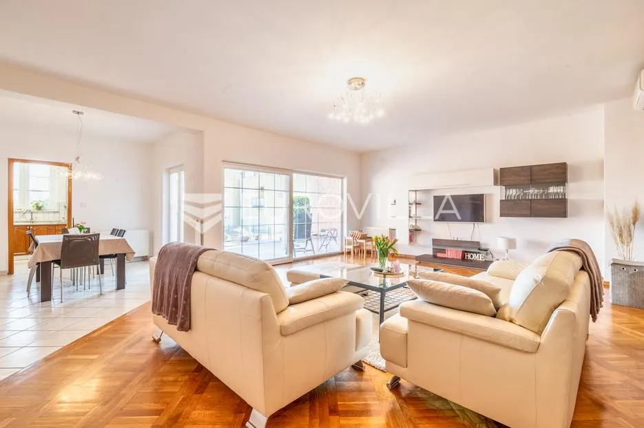 Zagreb, Gornja Dubrava, lijepa prostrana kuća s dva stana i 3 GPM, 350 m2
