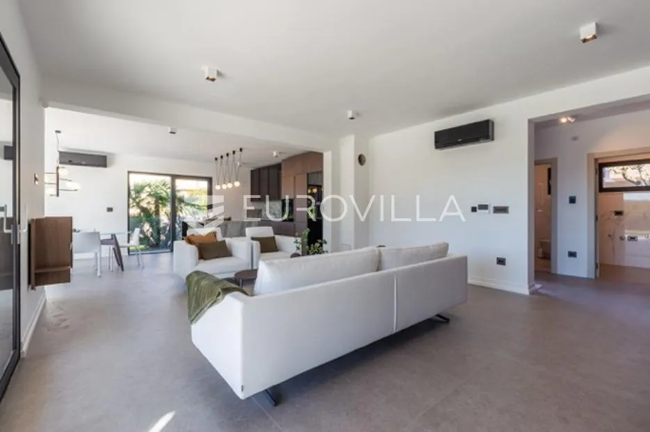 fažana, moderna vila 275 m² na velikoj besprijekornoj okućnici s grijanim bazenom - slika 16