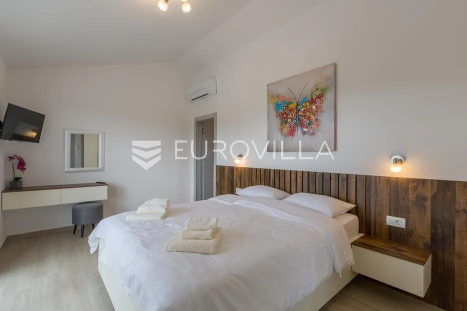 istra, svetvinčenat, moderna samostojeća kuća 155 m² s grijanim bazenom 32 m² - slika 24