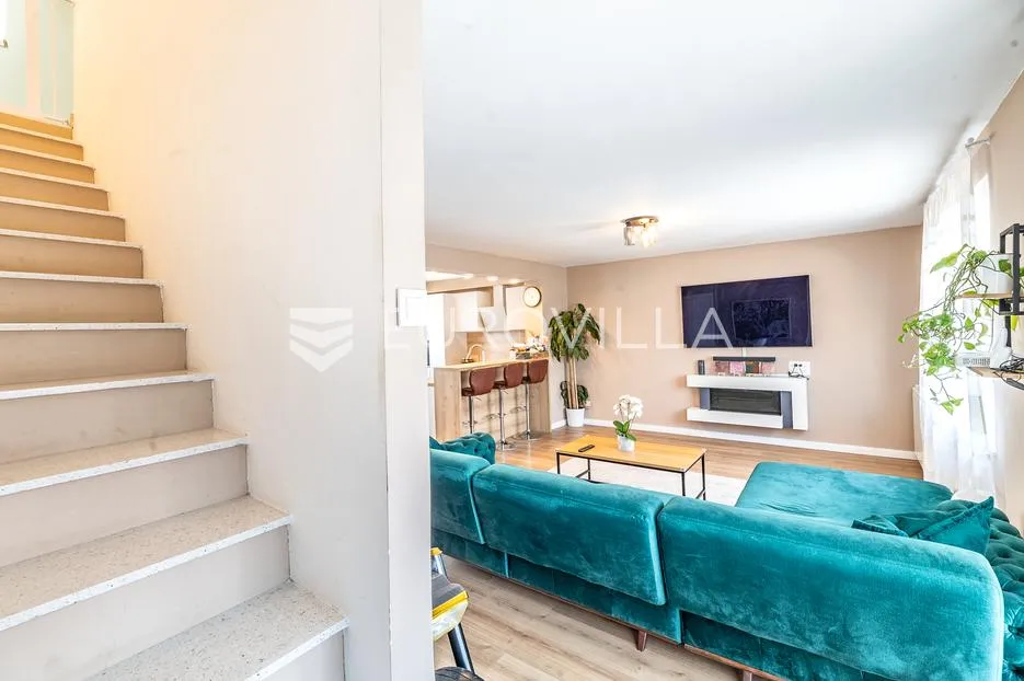 zagreb, dubec, novouređena kuća s dva stana i garažom, 190 m² - slika 4