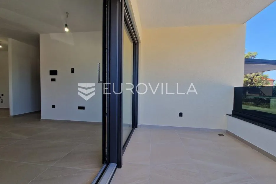 vir, novogradnja, trosobni apartman s vrtom - slika 21