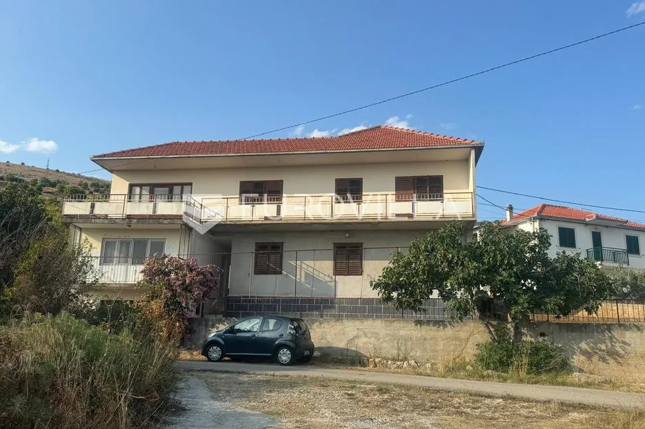 trogir, seget donji, kuća za adaptaciju - slika 1