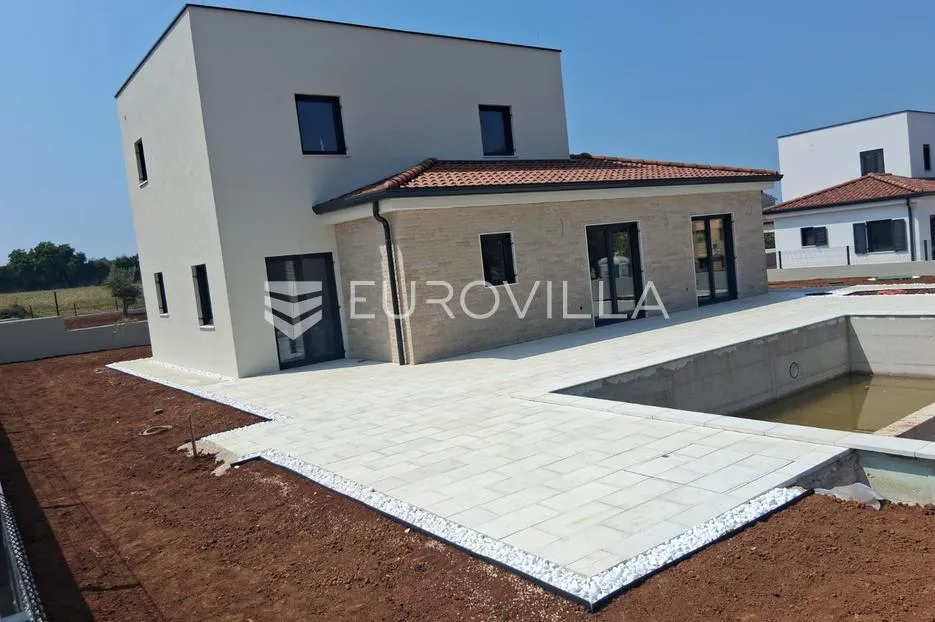 istra, poreč, prekrasna kuća s kamenim detaljima - slika 5