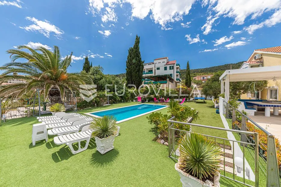otok čiovo - prekrasna vila direktno na plaži - slika 8