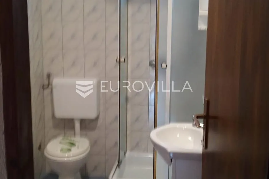 rakovica, kuća 220 m², 3 odvojena stana - slika 5