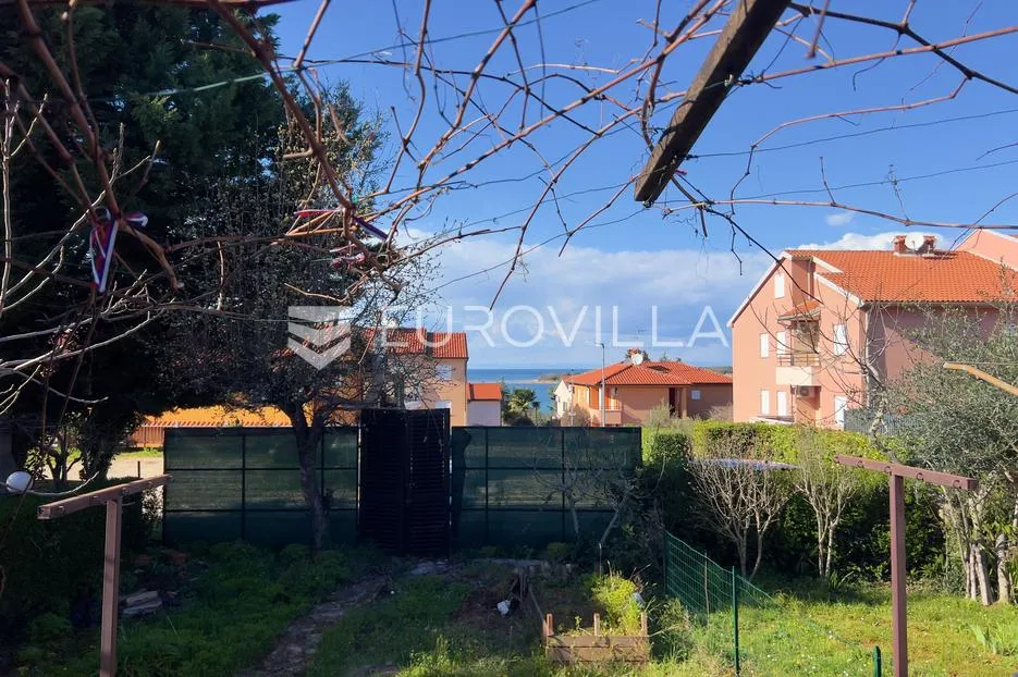 istra, novigrad okolica, šarmantna kuća u nizu s pogledom na more i vrtom - slika 11