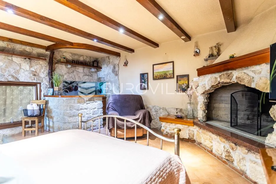 omiš, stanići, lijepa kuća s pogledom na more ukupne površine 160m2 na zemljištu površine 2546 m2 - slika 15