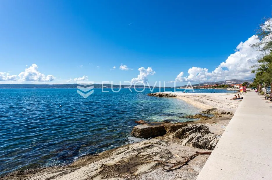 kaštel stari, dvosoban stan s predivnim pogledom, prvi red do mora - slika 18