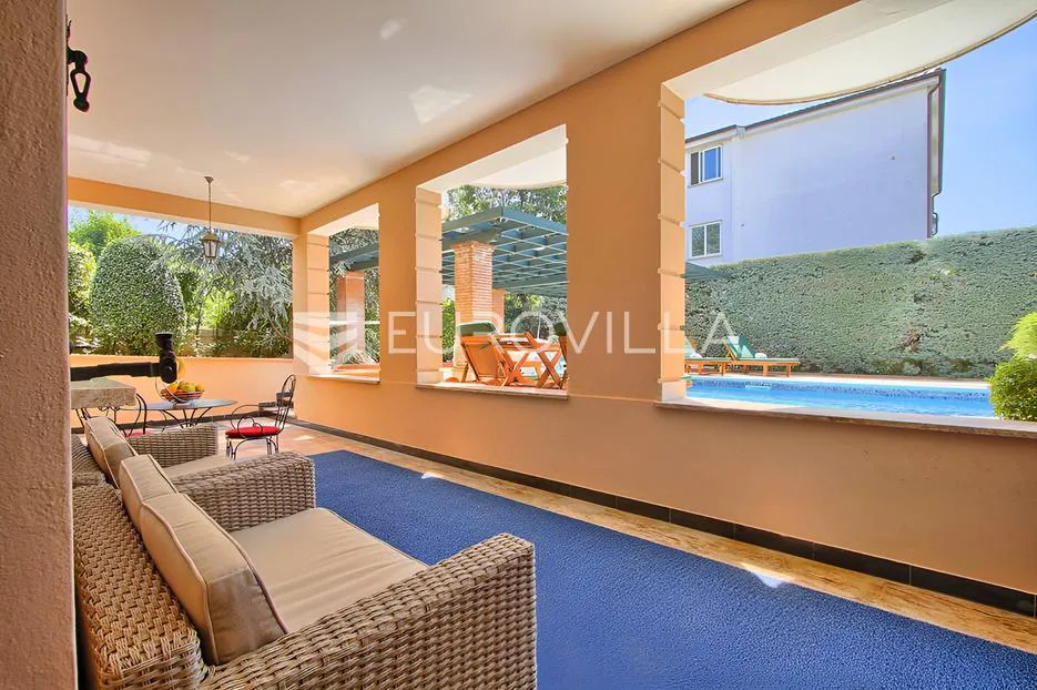 poreč, ekskluzivna vila s 430 m2, atraktivna lokacija - slika 23