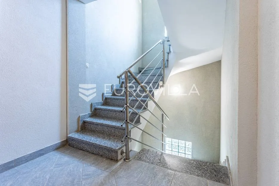 čiovo, okrug donji, apartmanska vila s bazenom - slika 12