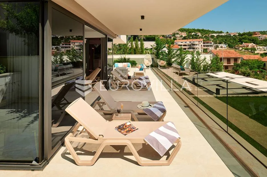 trogir - marina, luksuzna vila s unutarnjim bazenom - slika 7