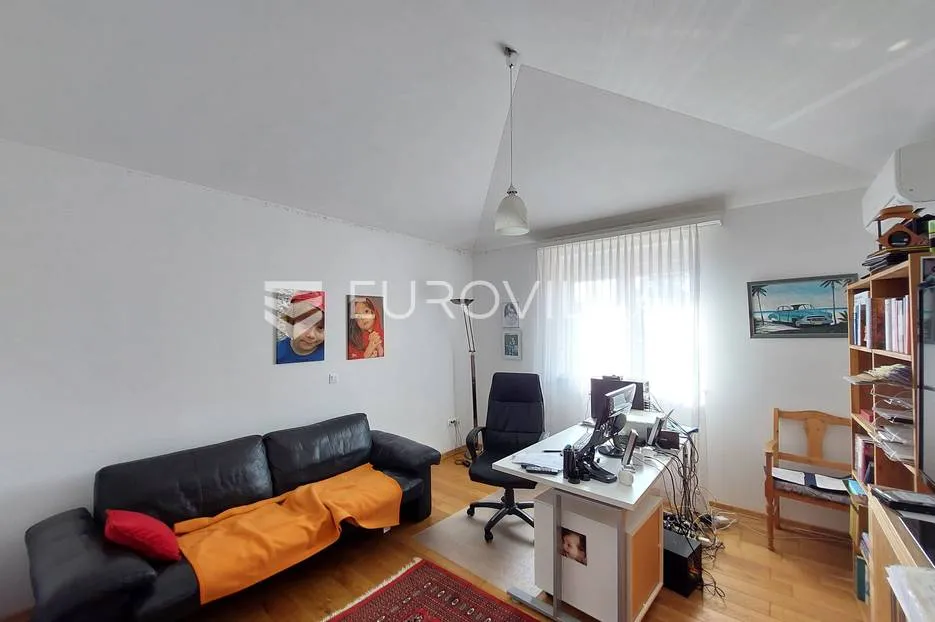 galižana, kuća s predivnom okućnicom i bazenom - slika 39