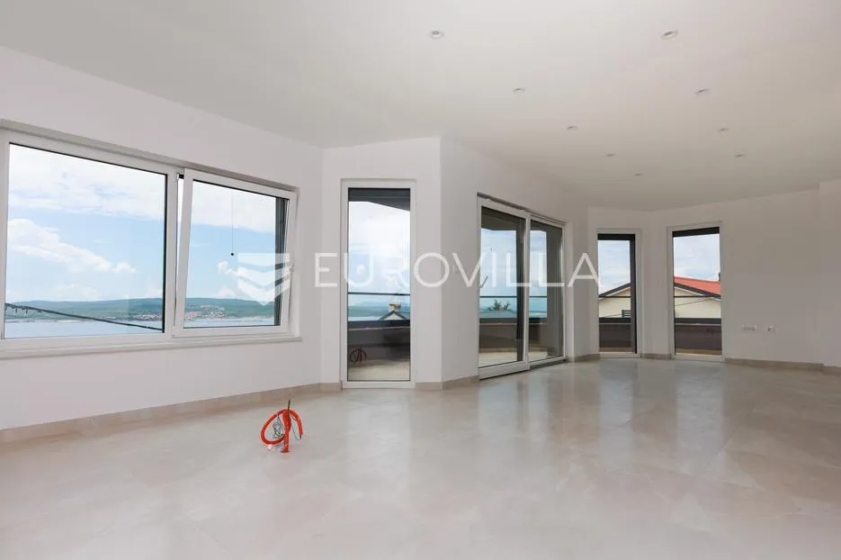 Crikvenica, trosoban stan NKP 68 m² s panormaskim pogledom na more