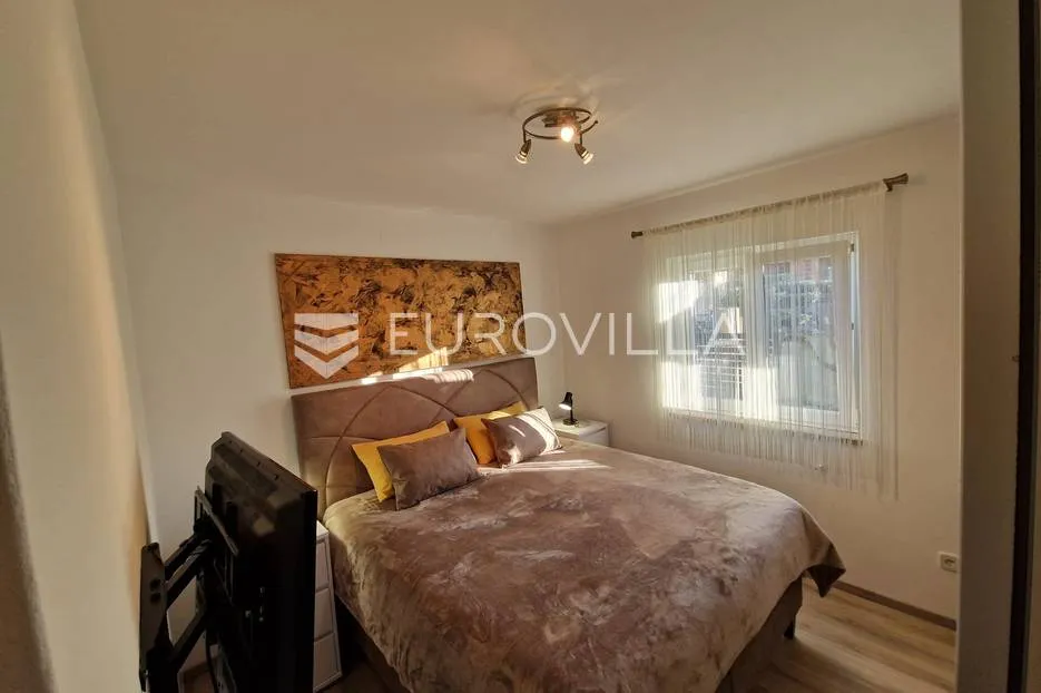 istra, pula - veli vrh, dvije samostojeće prizemnice sa bazenom nkp 50 m2 i 90 m2 - slika 33