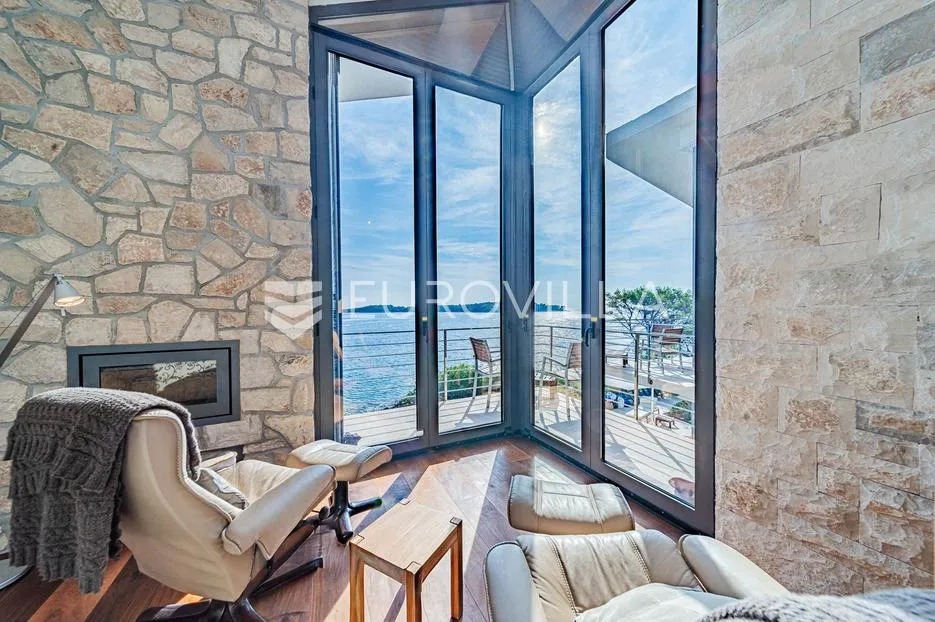 otok korčula, vela luka, villa prvi red uz more - slika 51