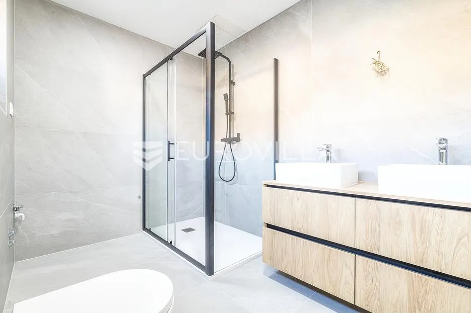 zagreb, mlinovi, luksuzan četverosoban stan 152 m² u duplex kući s garažom - slika 9