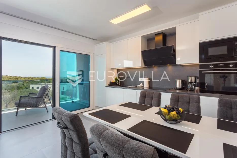 istra, štinjan, najam modernog stana 110 m² na drugom katu s tri spavaće sobe - slika 3