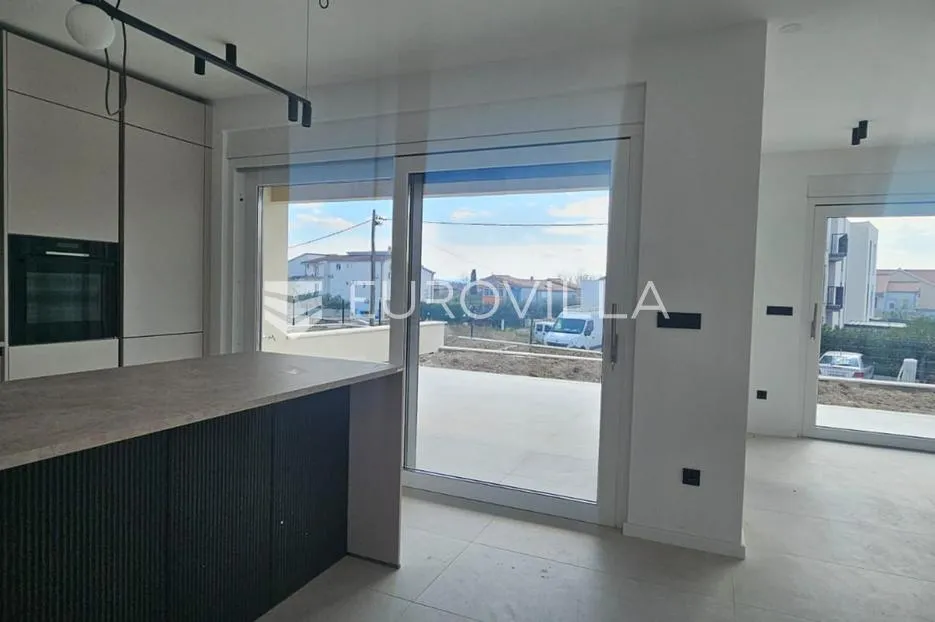 kaštela stari, luksuzan trosoban stan od 120,9 m² na prizemlju s vrtom - slika 2