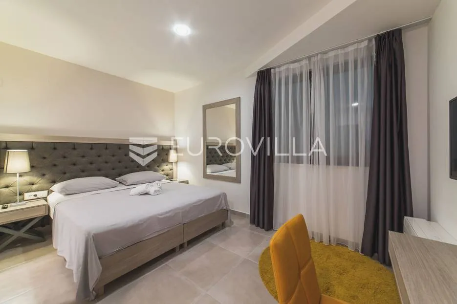 trogir, luksuzna vila s bazenom, nkp 368 m2 - slika 54