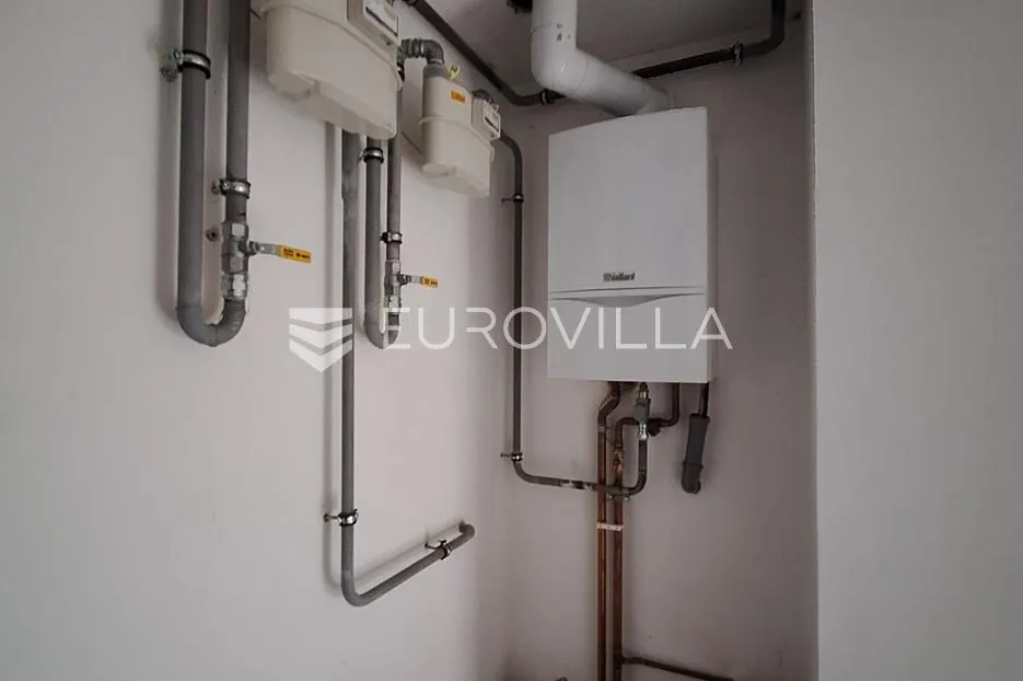 karlovac, stambeno poslovna zgrada 1000 m², višenamjenska mogućnost - slika 22