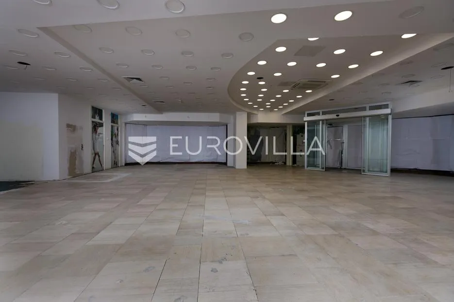 centar rijeke, prizemni poslovni prostor 169 m² s dva izloga, dugoročni najam - slika 5