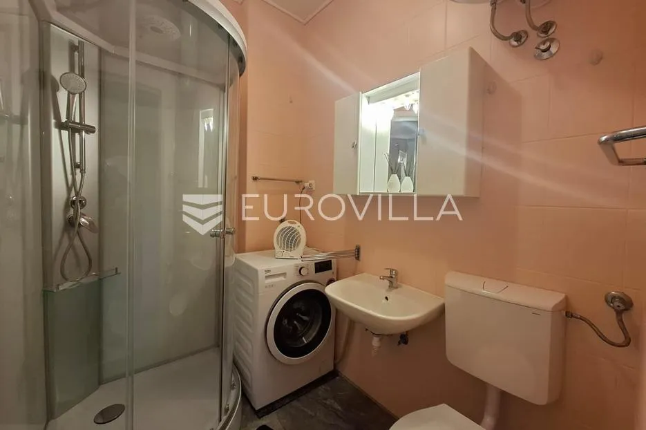 opatija, dvosoban stan od 43 m² u centru opatije - slika 7