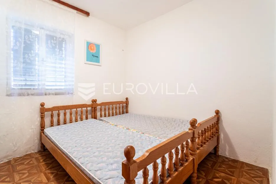 šibenik, brodarica, kuća sa velikim dvorištem 247,2 m² - slika 8