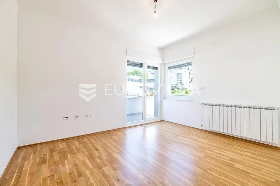 zagreb, gračani, atraktivan i prostran peterosoban stan s vrtom i dvije garaže, 257 m² - slika 10