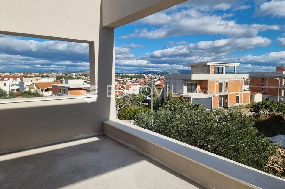 vodice, moderna kuća s bazenom, 190,58 m² - slika 23